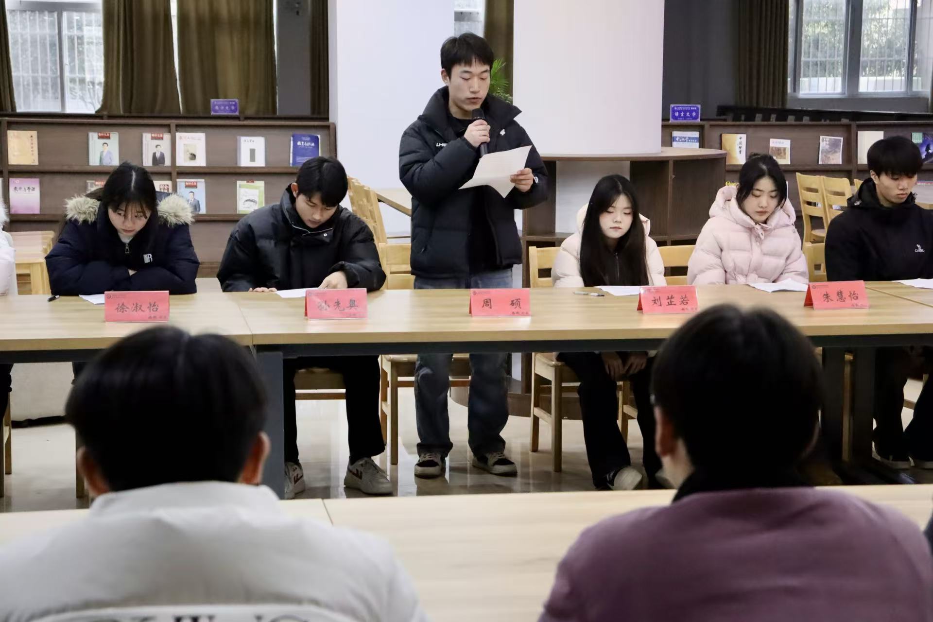 2学生发言.jpg