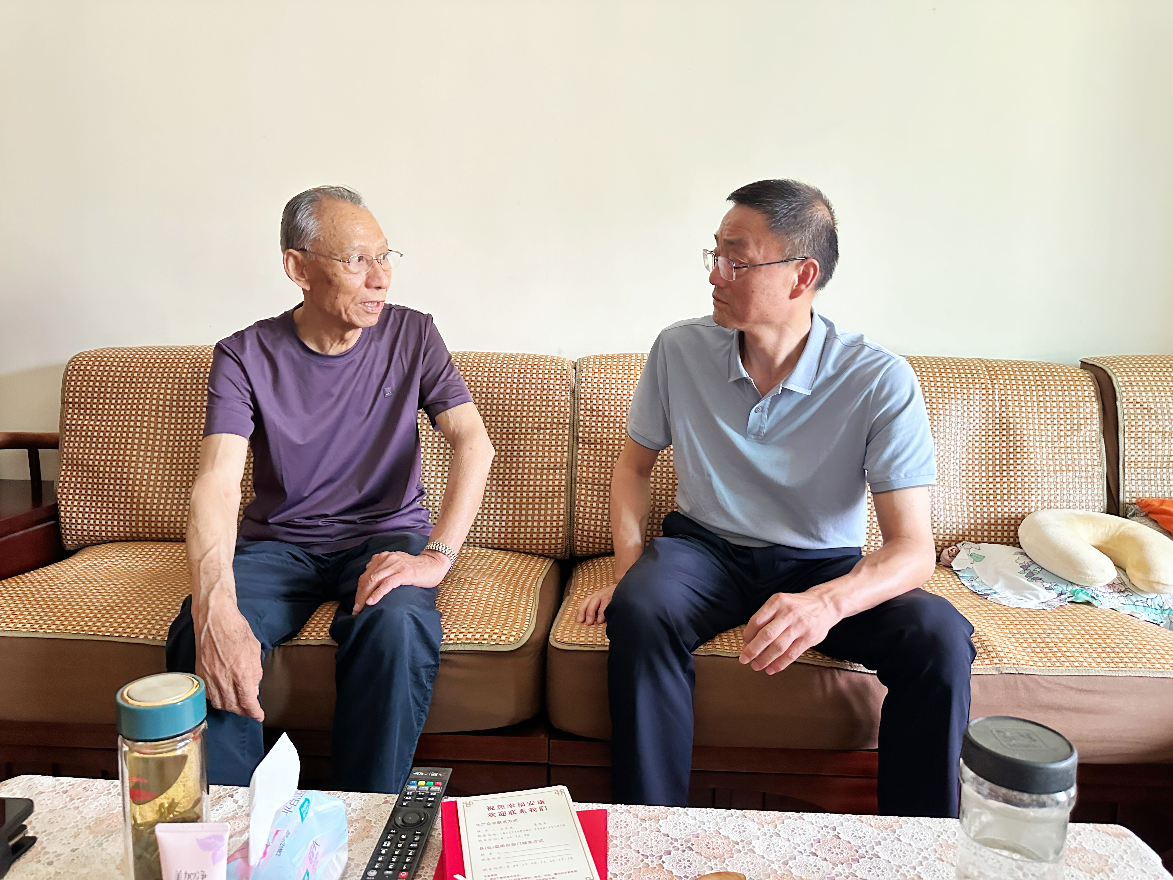 窦祥国带队.png